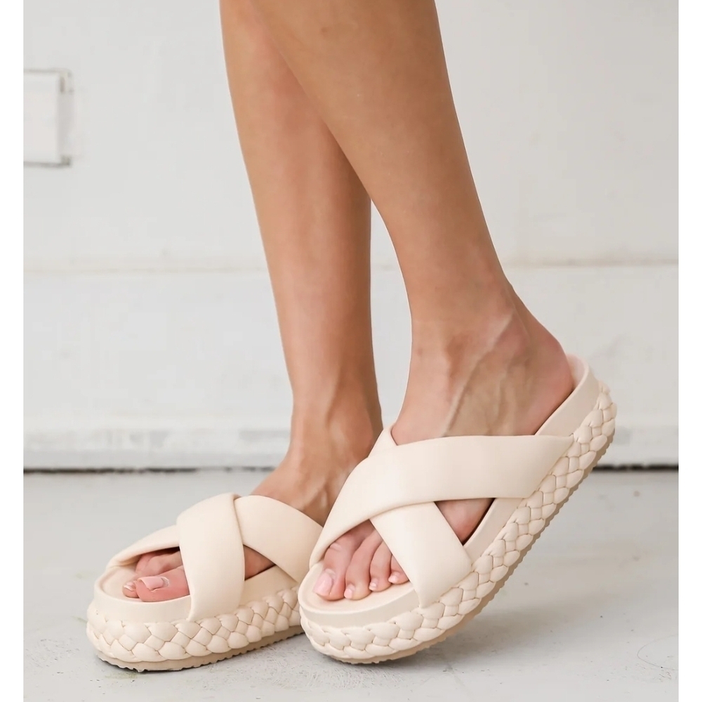 PIERRE DUMAS Women's Mali-1 Platform Slide Sandal- Light Nude. Size 6 NWOT